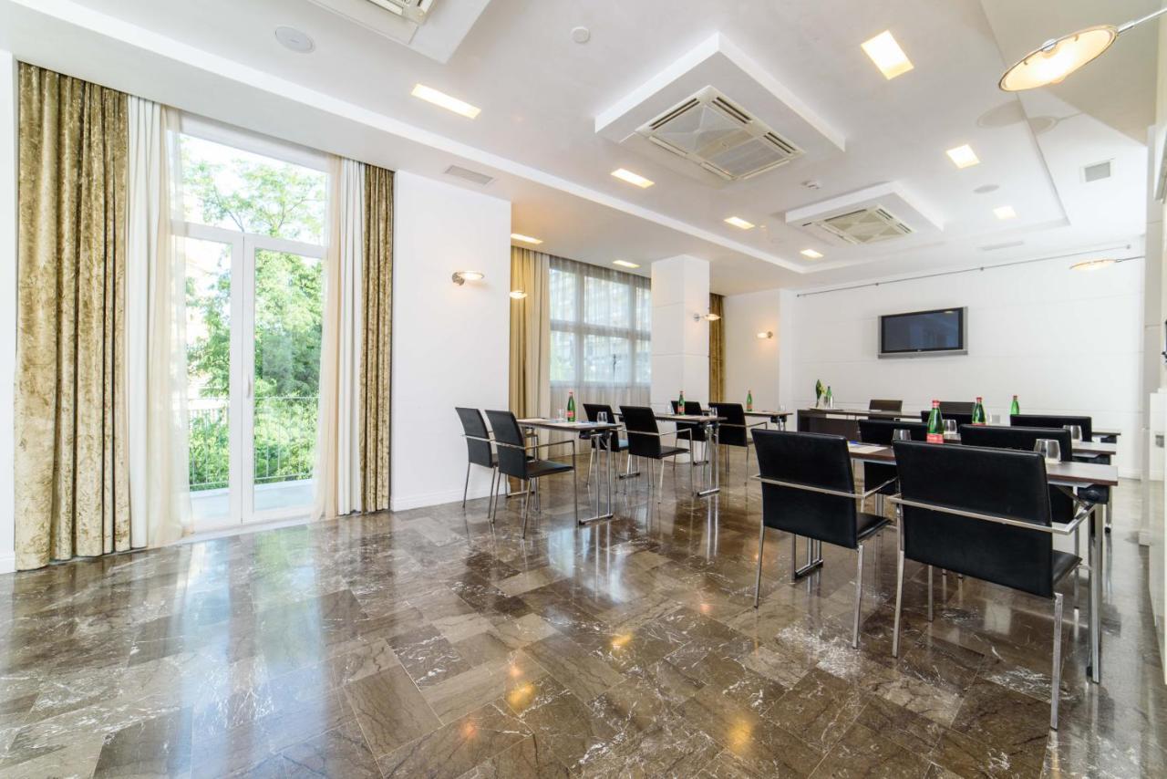 Hotel Palace Battipaglia Kültér fotó